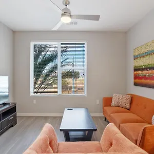 stay-gia-modern-2br-apartment-with-swimming-pool.hotelsofphoenix.com/